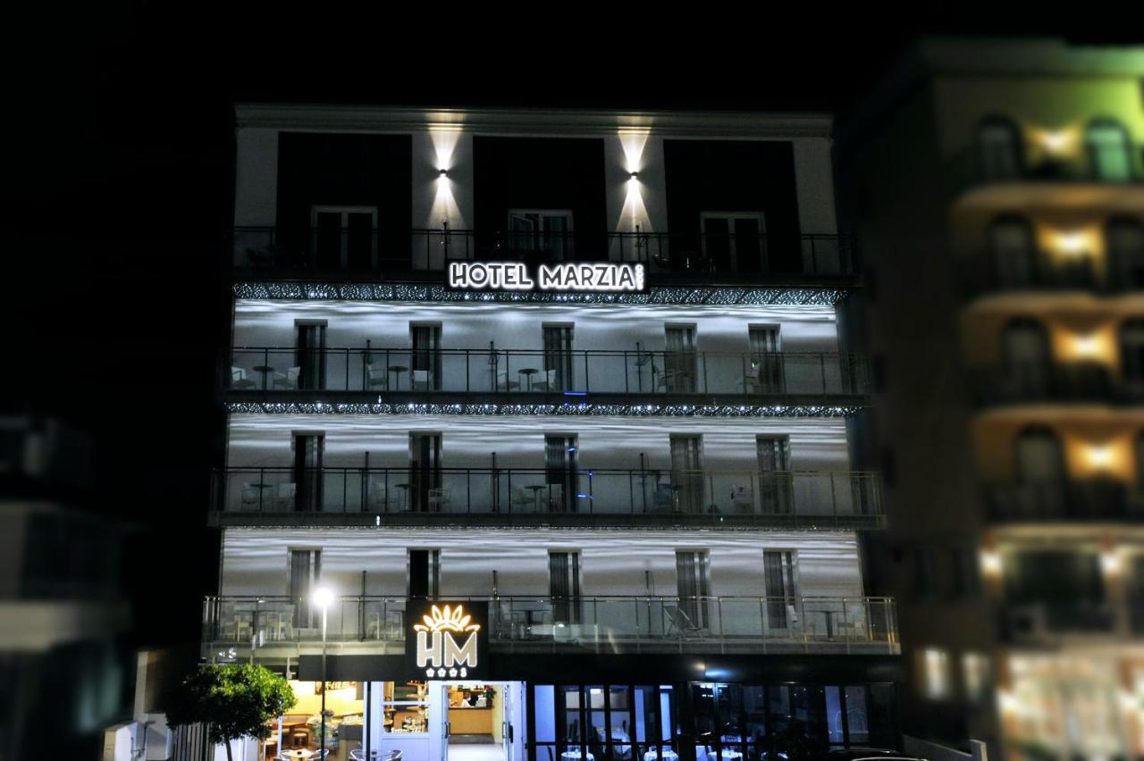 Hotel Marzia Holiday Queen กาออร์เล ภายนอก รูปภาพ