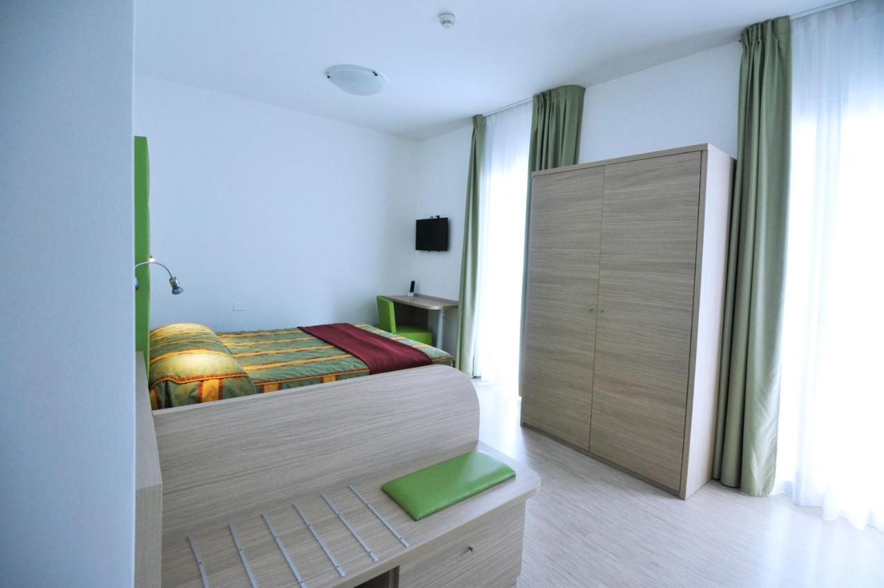 Hotel Marzia Holiday Queen กาออร์เล ภายนอก รูปภาพ