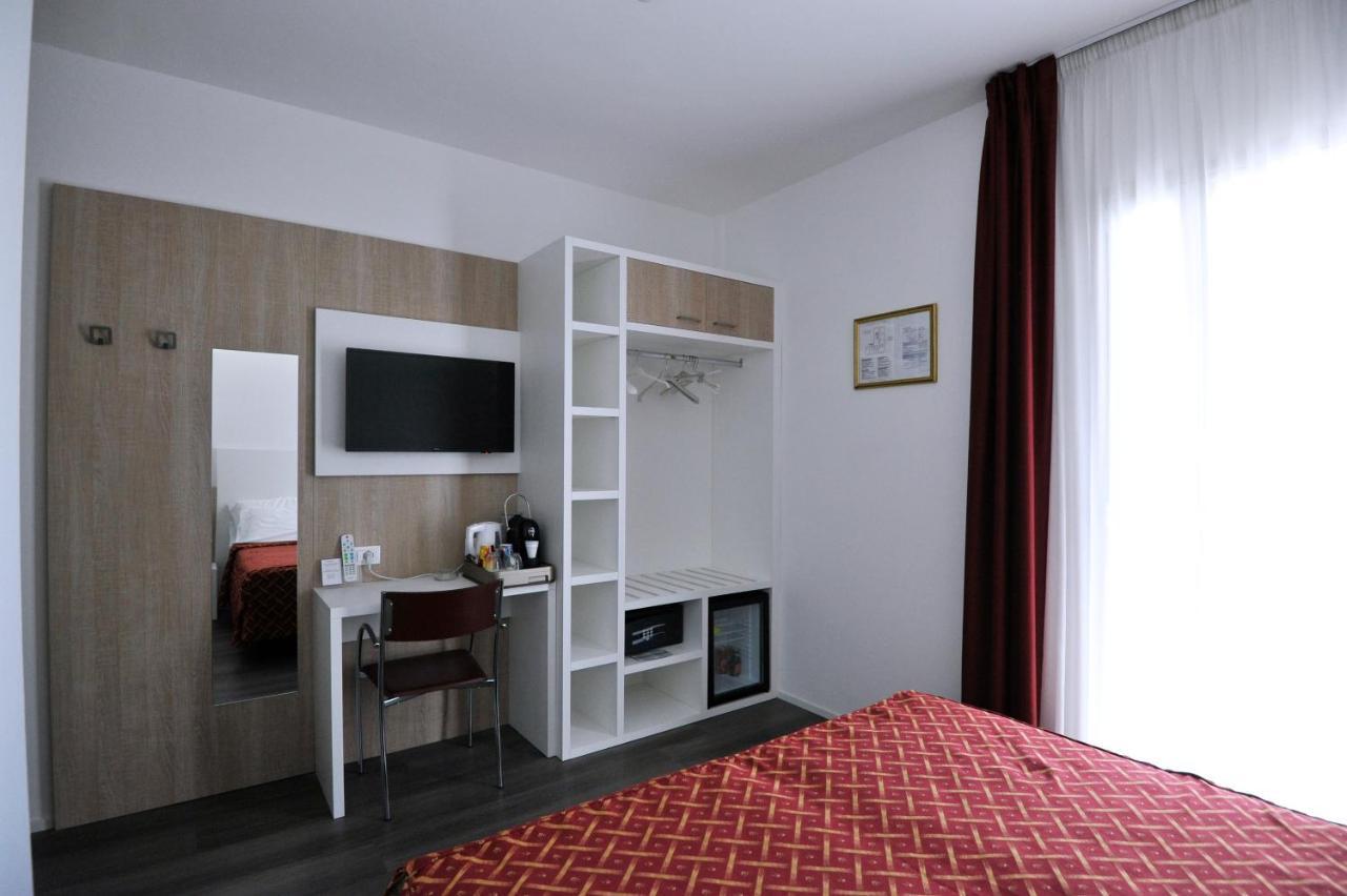 Hotel Marzia Holiday Queen กาออร์เล ภายนอก รูปภาพ