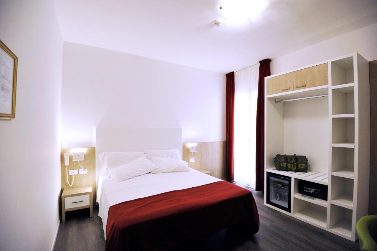 Hotel Marzia Holiday Queen กาออร์เล ภายนอก รูปภาพ