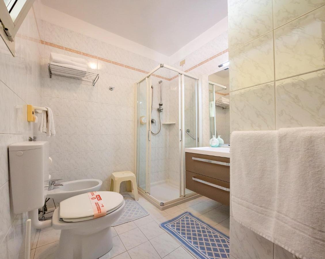 Hotel Marzia Holiday Queen กาออร์เล ภายนอก รูปภาพ